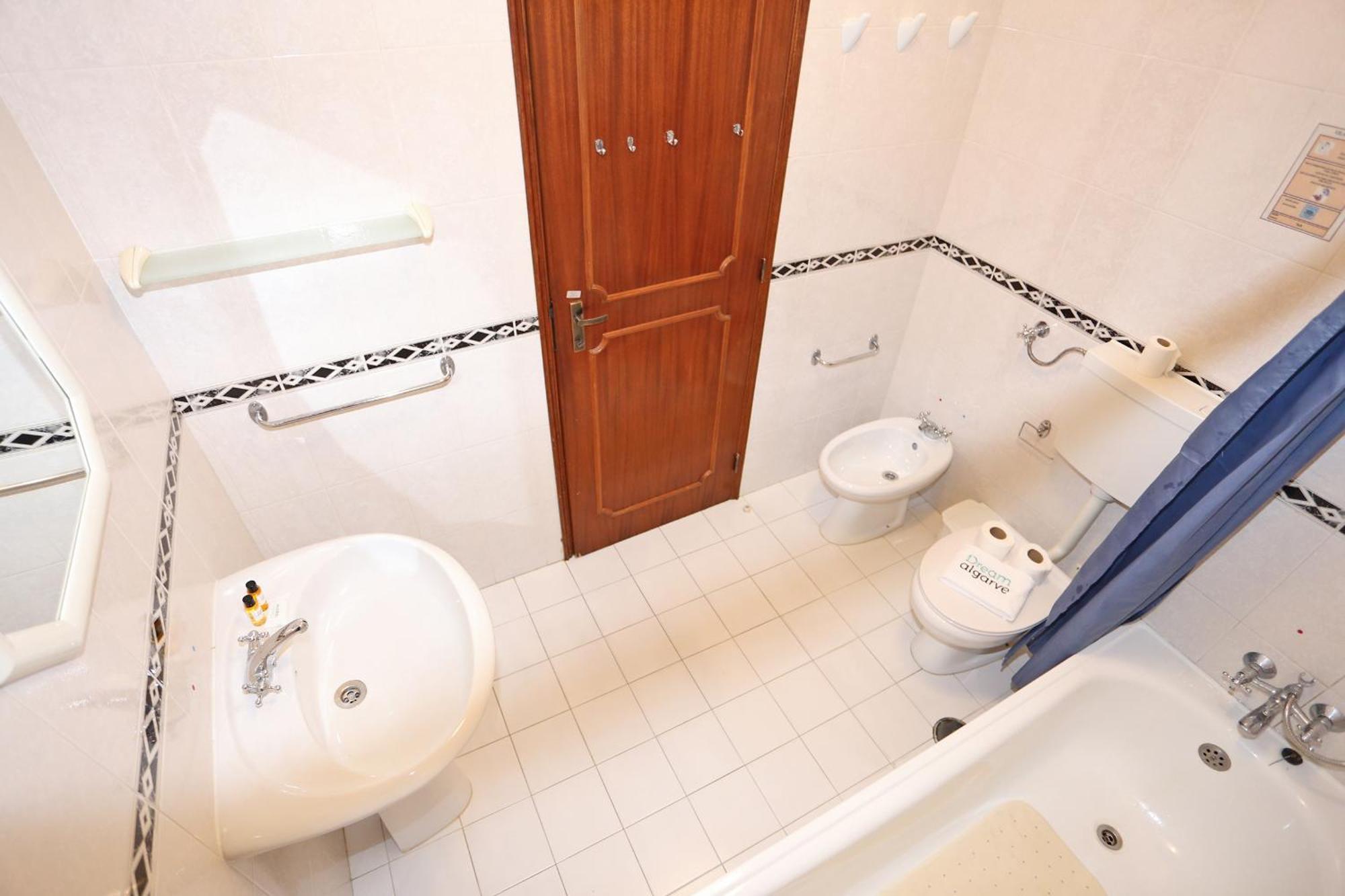 A10 - Silence Ground-floor And Pool * Lagos